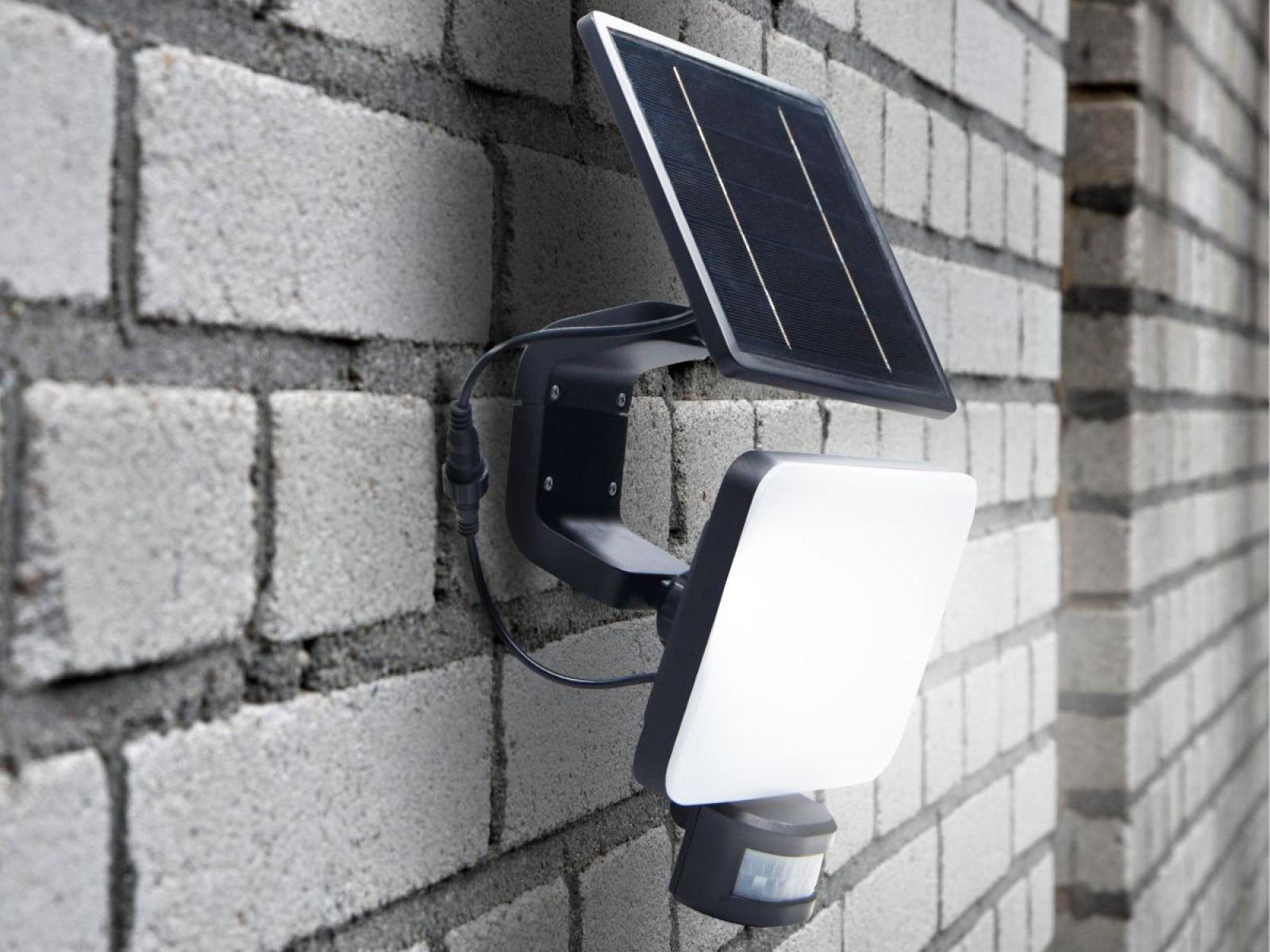 LED čierne vonkajšie solárne svietidlo so senzorom 12W / 3000K - 4100K - 6500K - LS022 – Obrázok 9